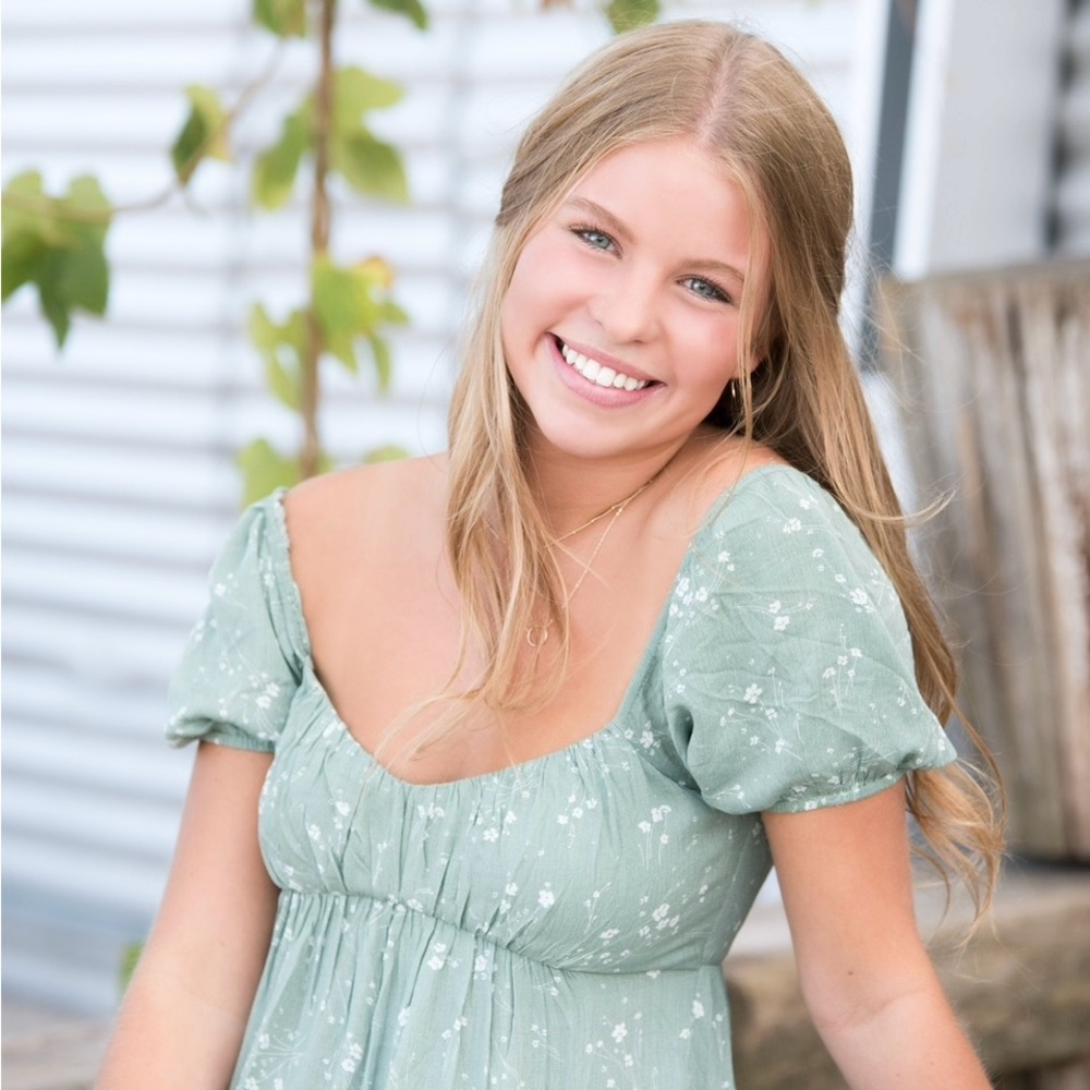 Elegant Green Floral Dress - Picture 4 of 4